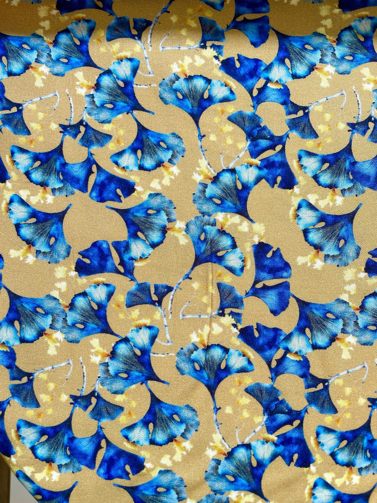 Eco-Viskose „Ginkgo Breeze“ – Nachhaltiger Luxus in Blau & Sand